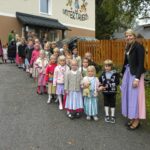 DSCN0750 Aufstellung vor der Schule