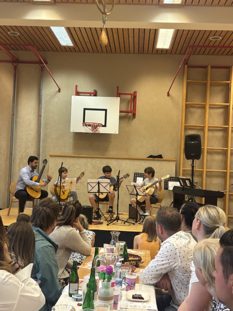Gitarrenkonzert im Turnsaal