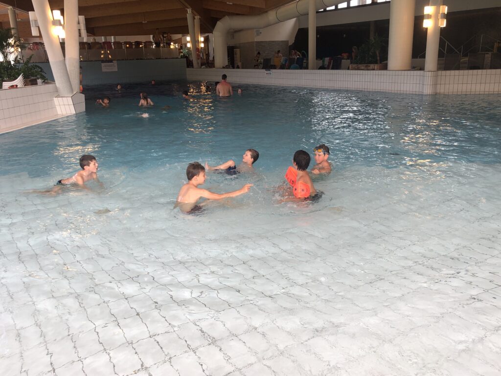 Schwimmen in der Therme Amade